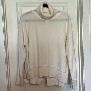 h.one Off White Turtleneck Size Large